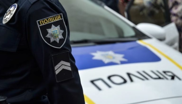 Їхали на виклик про домашнє насильство: патрульні виявили у франківця холодну зброю 2 bd0feb2db37c44cdb700afc29437a7f3q5tcky6gpxejv6c image
