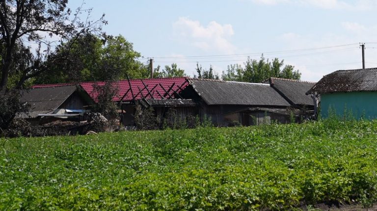 На Городенківщині люди розповіли про наслідки падіння уламків ракети (ФОТО) 7 На Городенківщині люди розповіли про наслідки падіння уламків ракети (ФОТО)