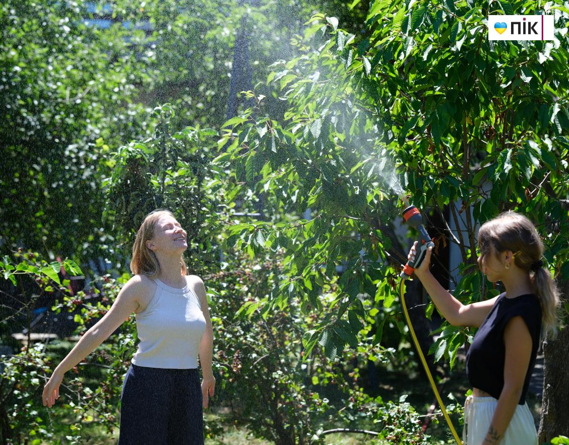 Люди Прикарпаття: як франківці рятуються від спеки (ФОТО) 2 photo 2025 07 04 17 31 58