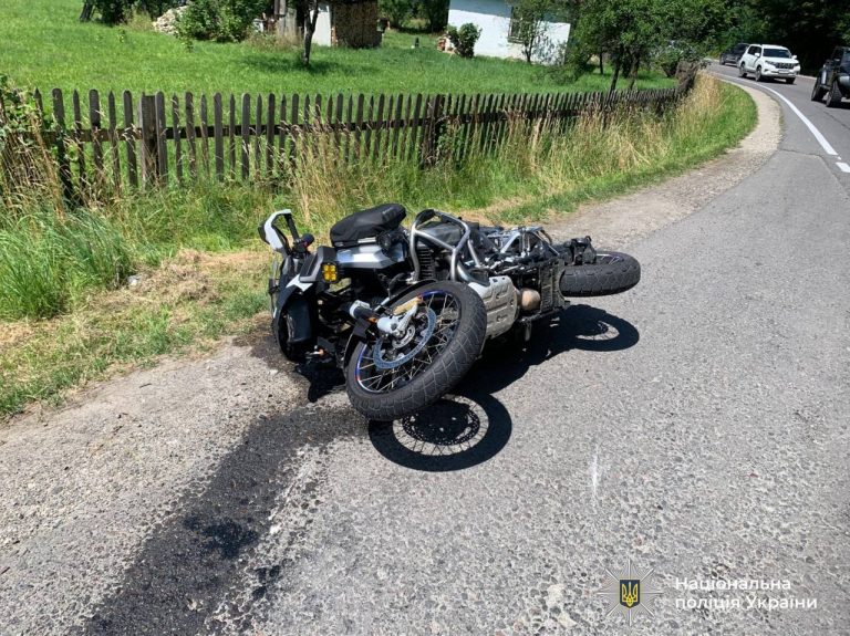 Карколомна аварія в Татарові: мотоцикл збив пішохода під час обгону (ФОТО) 6 photo 2025 07 22 14 57 11