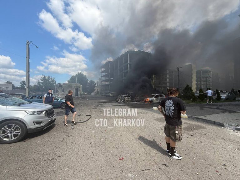 рф вдарила авіабомбами по центру Харкова: багато поранених (ВІДЕО) 7 photo 2025 07 24 11 54 25