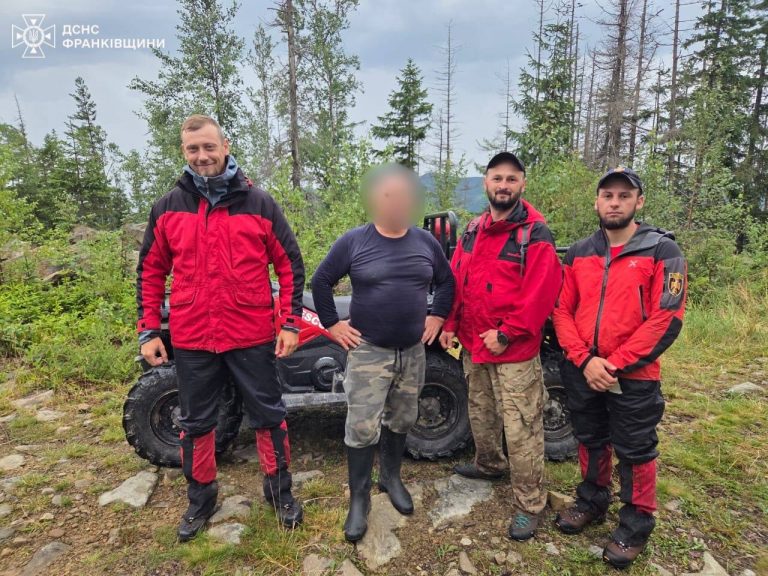 Пішов по гриби та заблукав: у лісі на Прикарпатті цілу ніч шукали чоловіка (ФОТО) 5 photo 5202025356708674975 y