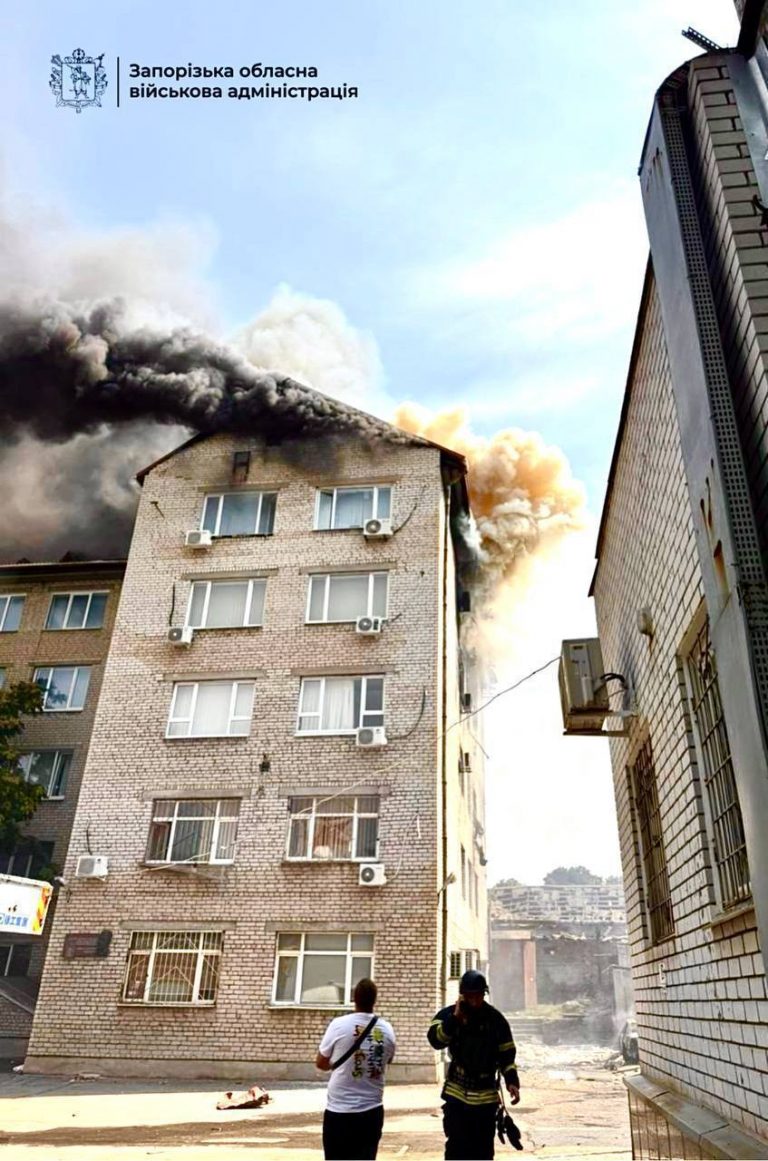 Ворог вдарив по Запоріжжю: є влучання в будівлю університету (ФОТО) 12 photo 5431804801374613868 y