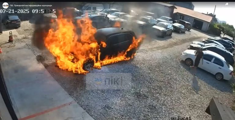 Чому не змогли врятувати палаючу “BMW X5”, яка заїхала на СТО у Франківську (ВІДЕО) 9 photo 5474457846713282934 w 2 e1753183224337