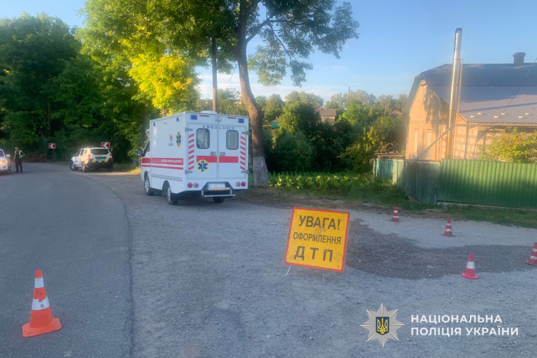 На Тернопільщині під час руху з автомобіля випав чоловік і загинув (ФОТО) 5 v8 a6334c29a956c77f672f5d7bfacc0ba7