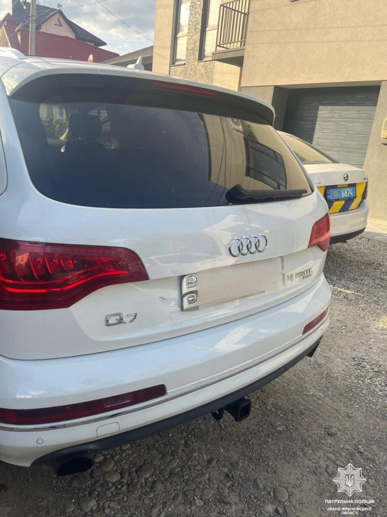 У Франківську нетверезий водій "Audi" намагався втекти від патрульних (ФОТО) 7 515508619 1226319739535635 6497371159442498302 n 1