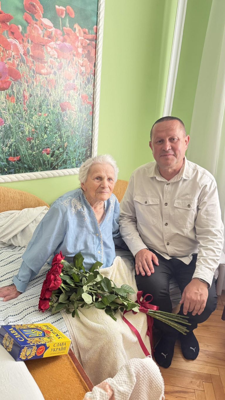 Столітній ювілей відзначила жителька Надвірної (ФОТО) 10 518257049 1319180736206589 1359802076333323596 n