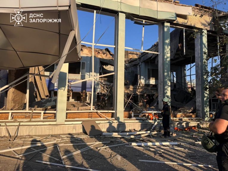 Ворог двічі атакував Запоріжжя: росіяни влучили в автовокзал (ФОТО, ВІДЕО) 3 529372199 1191306833037204 5446510861901367393 n