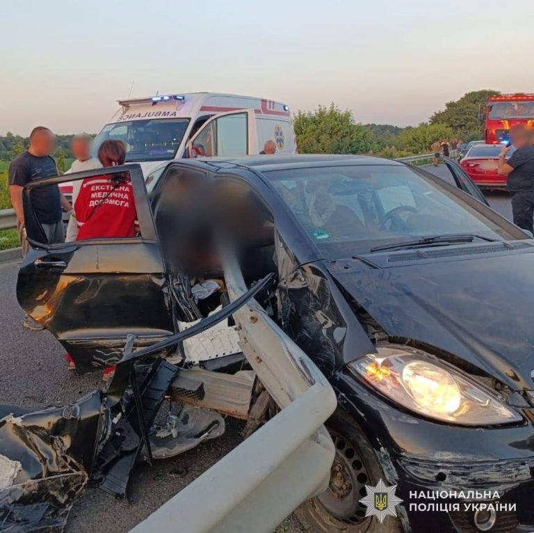 Смертельна аварія на Львівщині: двоє загиблих, троє поранених (ФОТО)