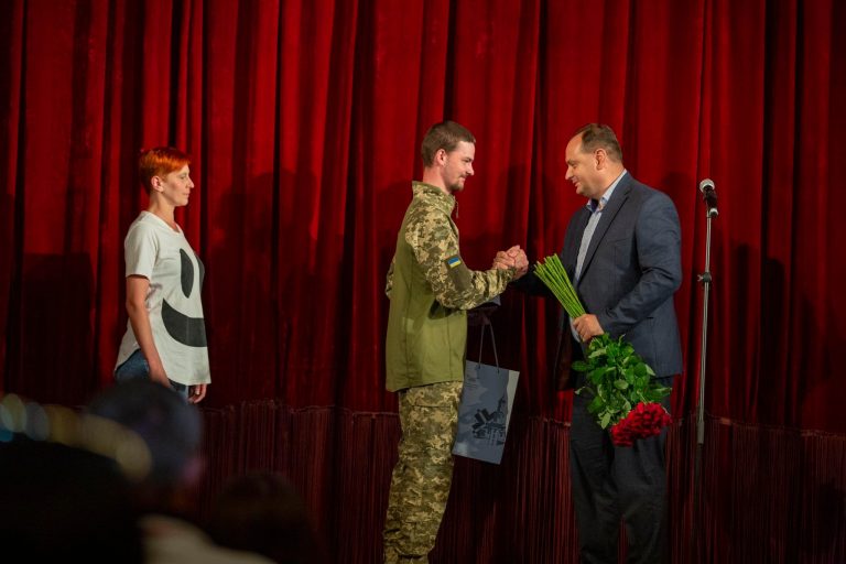 У Франківську відзначили захисників, які пережили російський полон (ФОТО) 9 У Франківську відзначили захисників, які пережили російський полон (ФОТО)