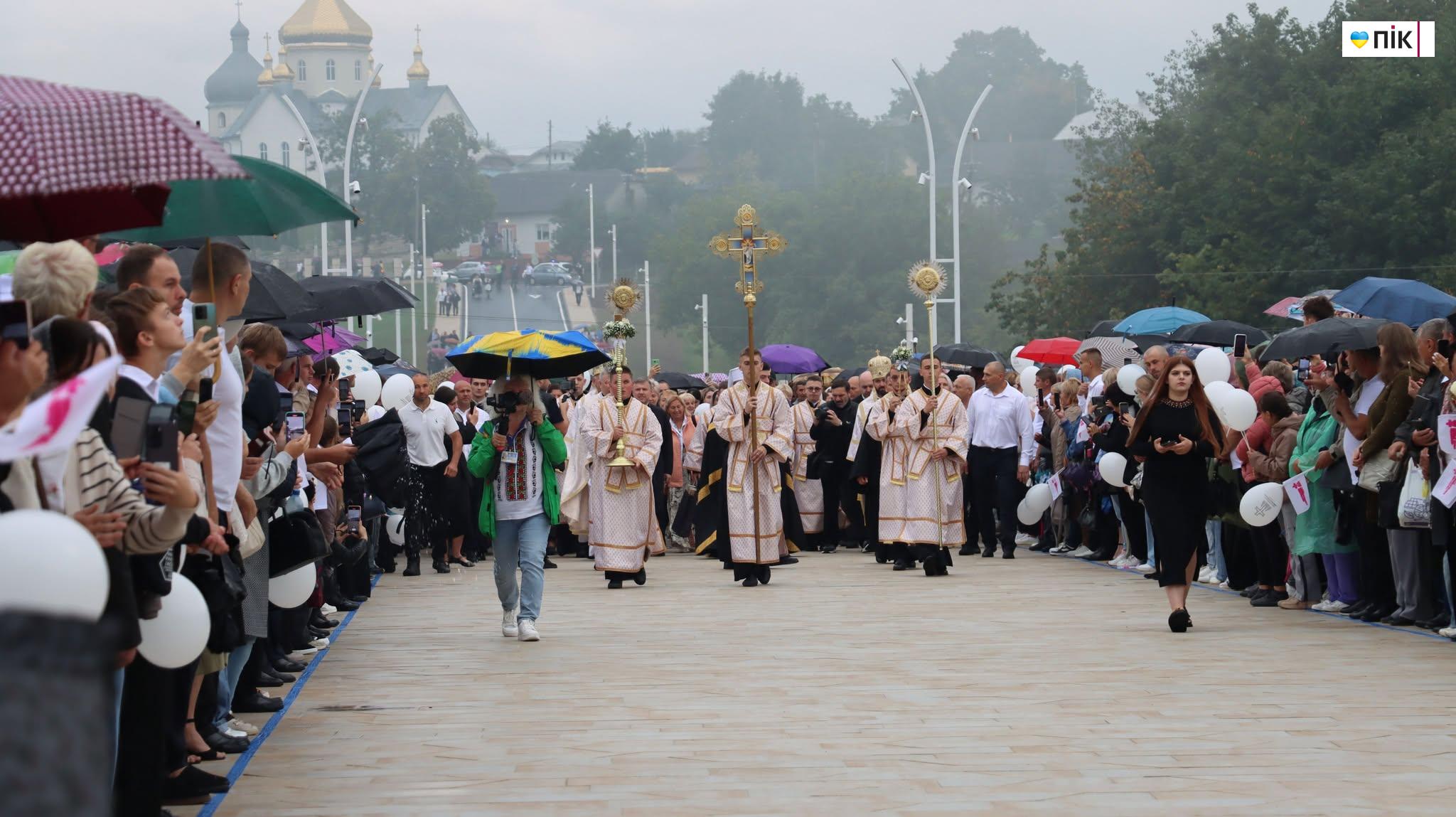 У Старуні освятили перший в Україні храм УГКЦ з підземною базилікою (ФОТОРЕПОРТАЖ) 2 536162138 1730442414253753 1069415141414819044 n