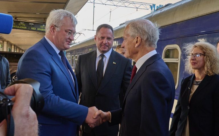 До України на День Незалежності прибули представники та делегації з різних країн (ФОТО) 12 До України на День Незалежності прибули представники та делегації з різних країн (ФОТО)