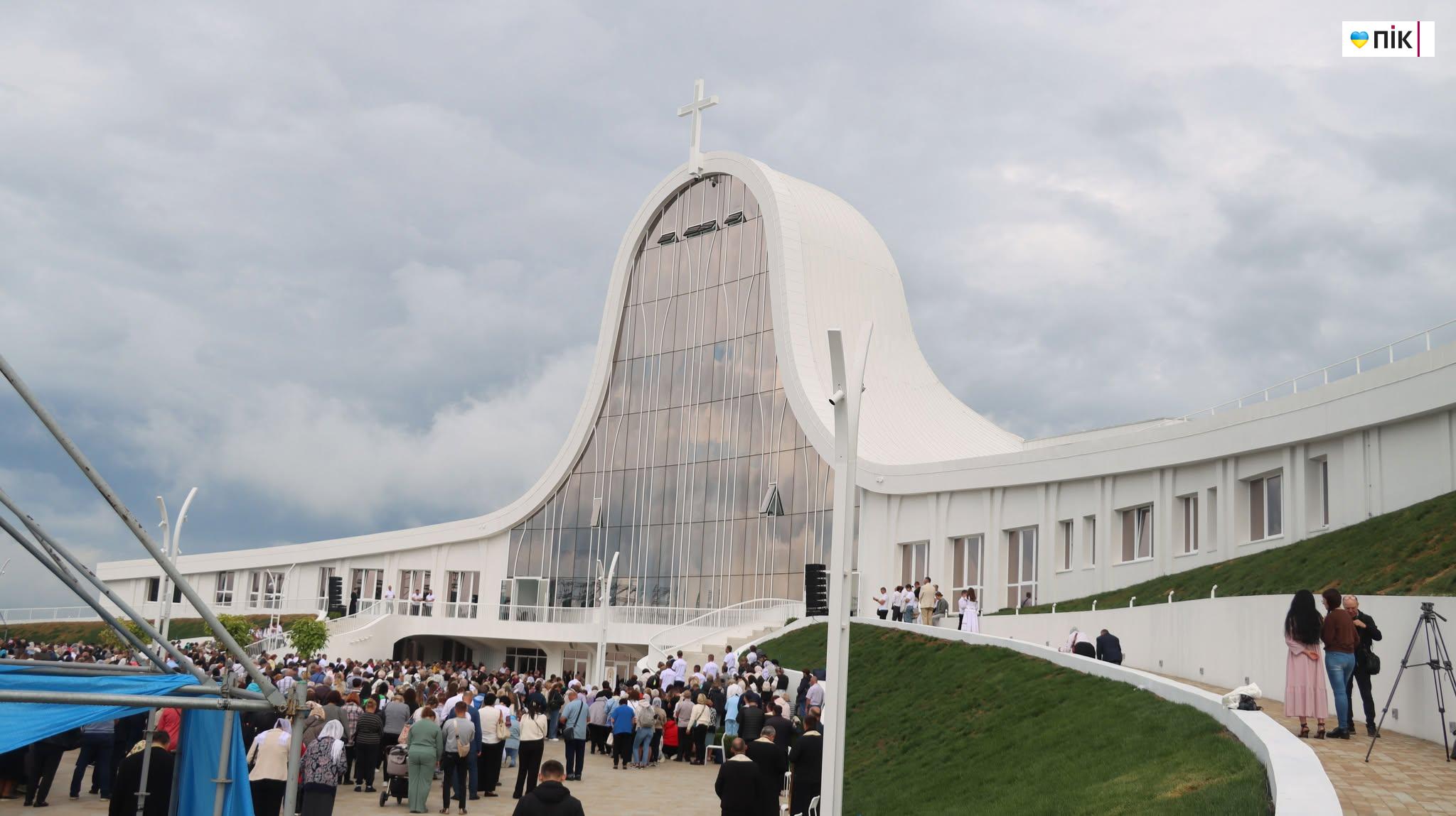 У Старуні освятили перший в Україні храм УГКЦ з підземною базилікою (ФОТОРЕПОРТАЖ) 11 536480209 1235072858418022 6724030809459664115 n