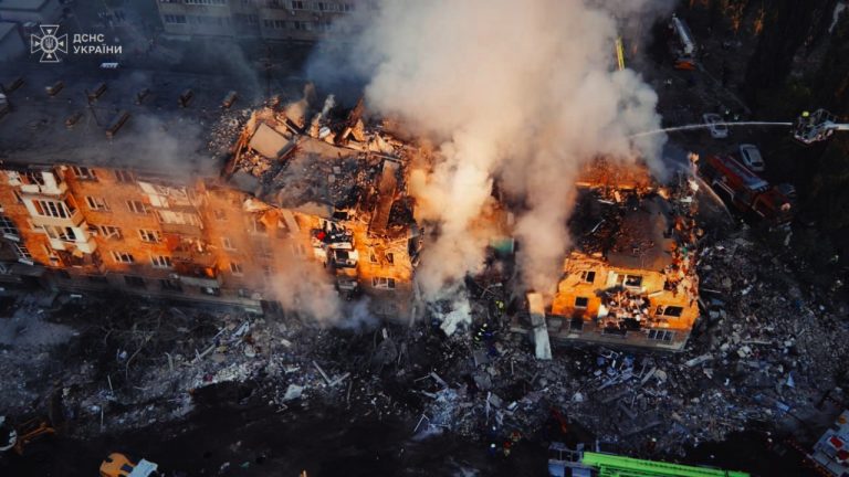 У Києві завершили розбір завалів після ракетного удару 28 серпня 1 У Києві завершили розбір завалів після ракетного удару 28 серпня