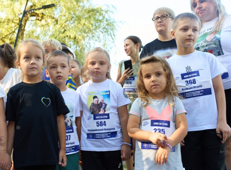Франківці долучилися до акції «Шаную Воїнів, біжу за Героїв України» (ФОТО) 9 Франківці долучилися до акції «Шаную Воїнів, біжу за Героїв України» (ФОТО)
