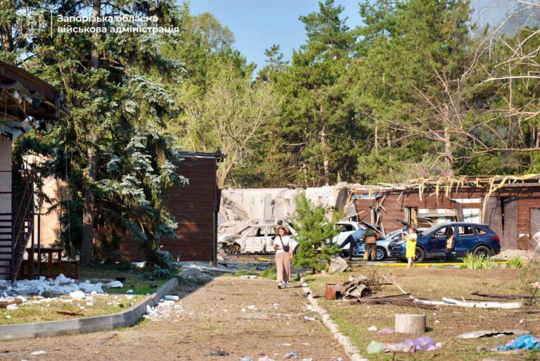 Росіяни завдали удару по базі відпочинку на Запоріжжі: є загиблі (ФОТО)