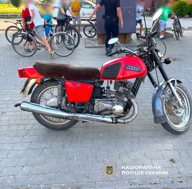 У Долинській громаді п’яний водій збив 16-річного мотоцикліста (ФОТО) 9 У Долинській громаді п’яний водій збив 16-річного мотоцикліста (ФОТО)