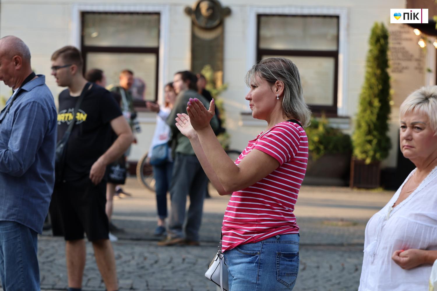 Люди Прикарпаття: благодійний концерт “На шапку” в Івано-Франківську (ФОТО) 40 G71A4048 resize