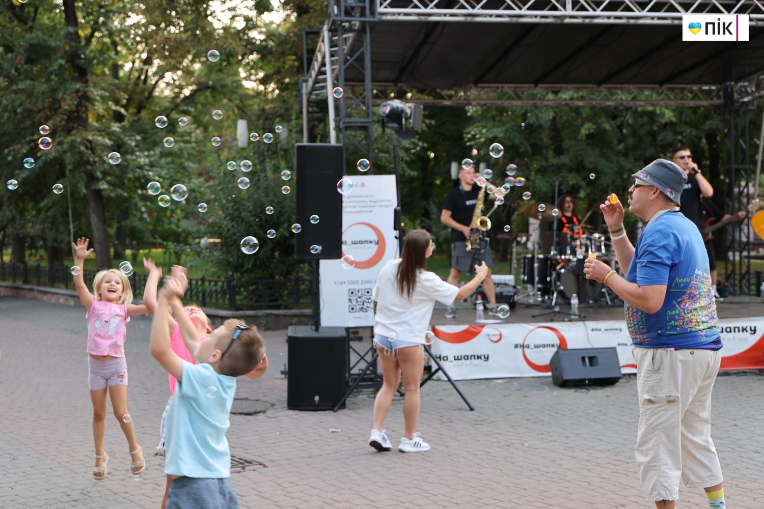 Люди Прикарпаття: благодійний концерт “На шапку” в Івано-Франківську (ФОТО) 29 G71A4539 resize