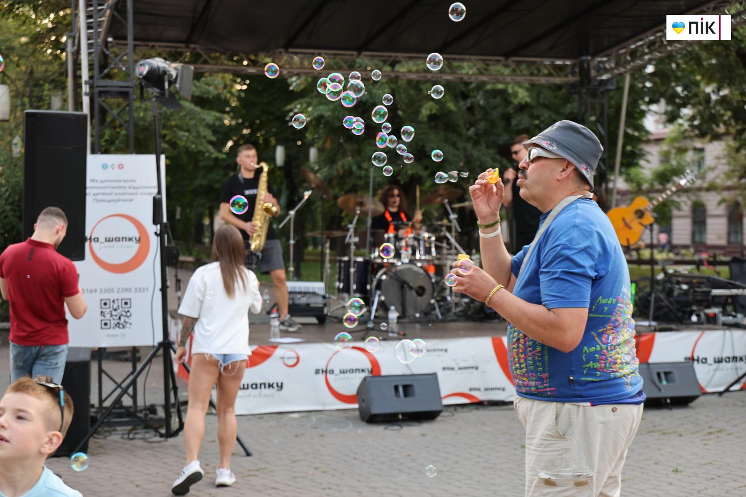Люди Прикарпаття: благодійний концерт “На шапку” в Івано-Франківську (ФОТО) 30 G71A4606 resize