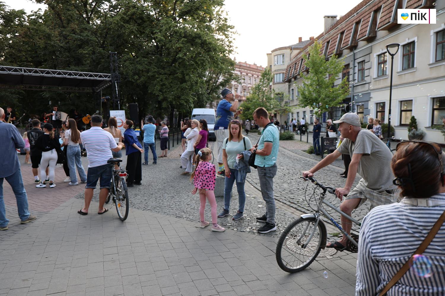 Люди Прикарпаття: благодійний концерт “На шапку” в Івано-Франківську (ФОТО) 20 G71A5118 resize