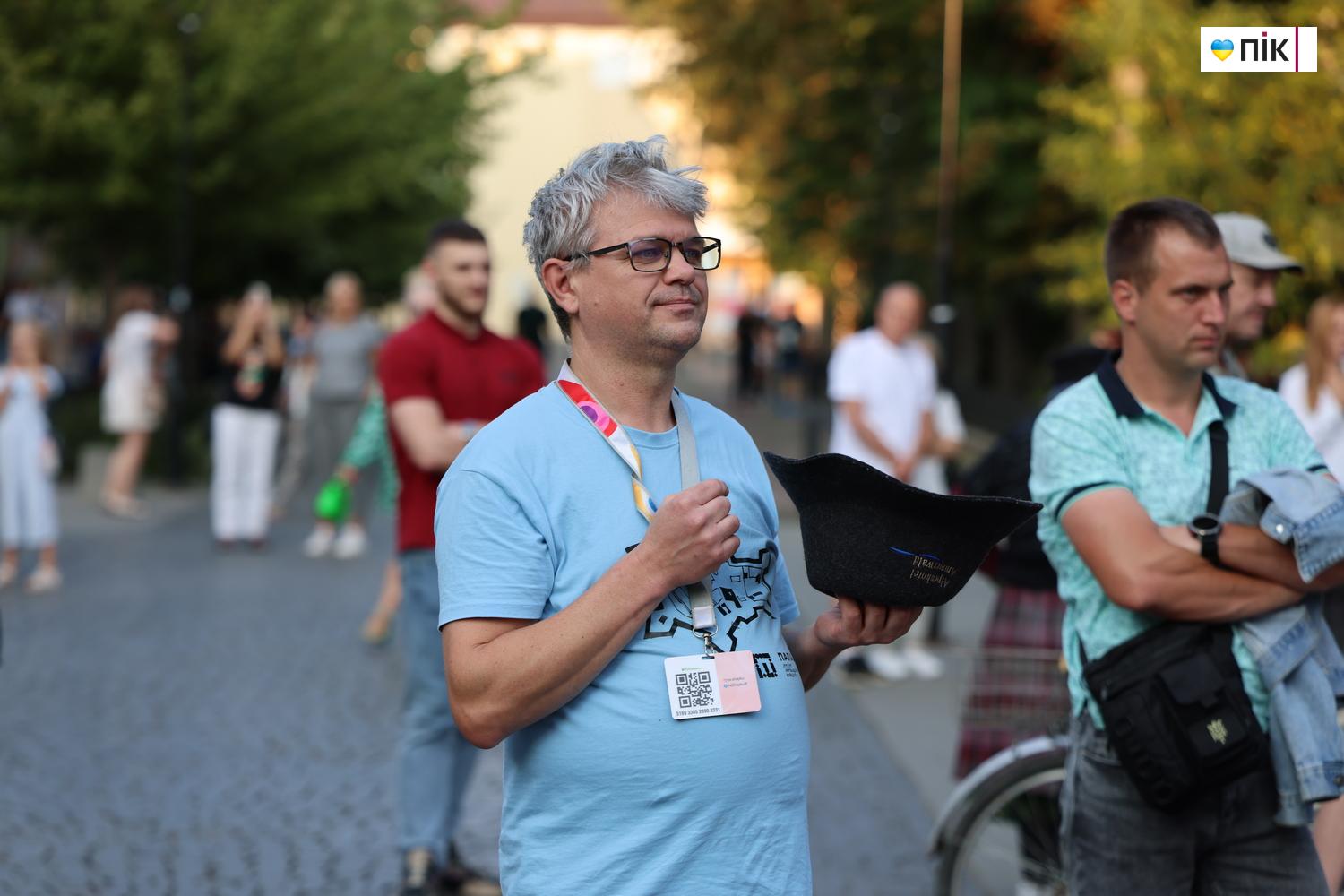 Люди Прикарпаття: благодійний концерт “На шапку” в Івано-Франківську (ФОТО) 11 G71A5597 resize