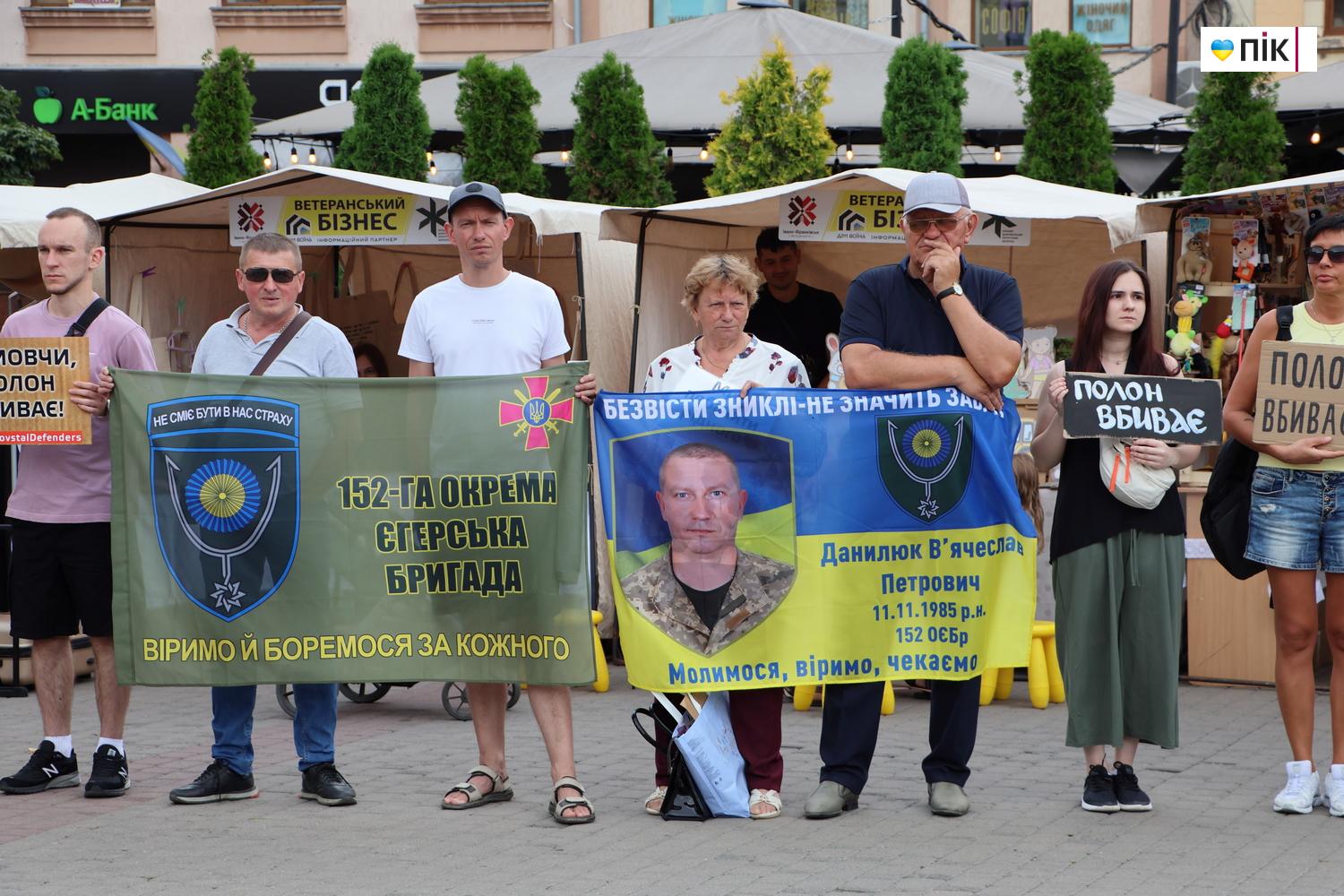 У Франківську пройшла акція на підтримку військовополонених (ФОТО) 18 IMG 9699 resize 1