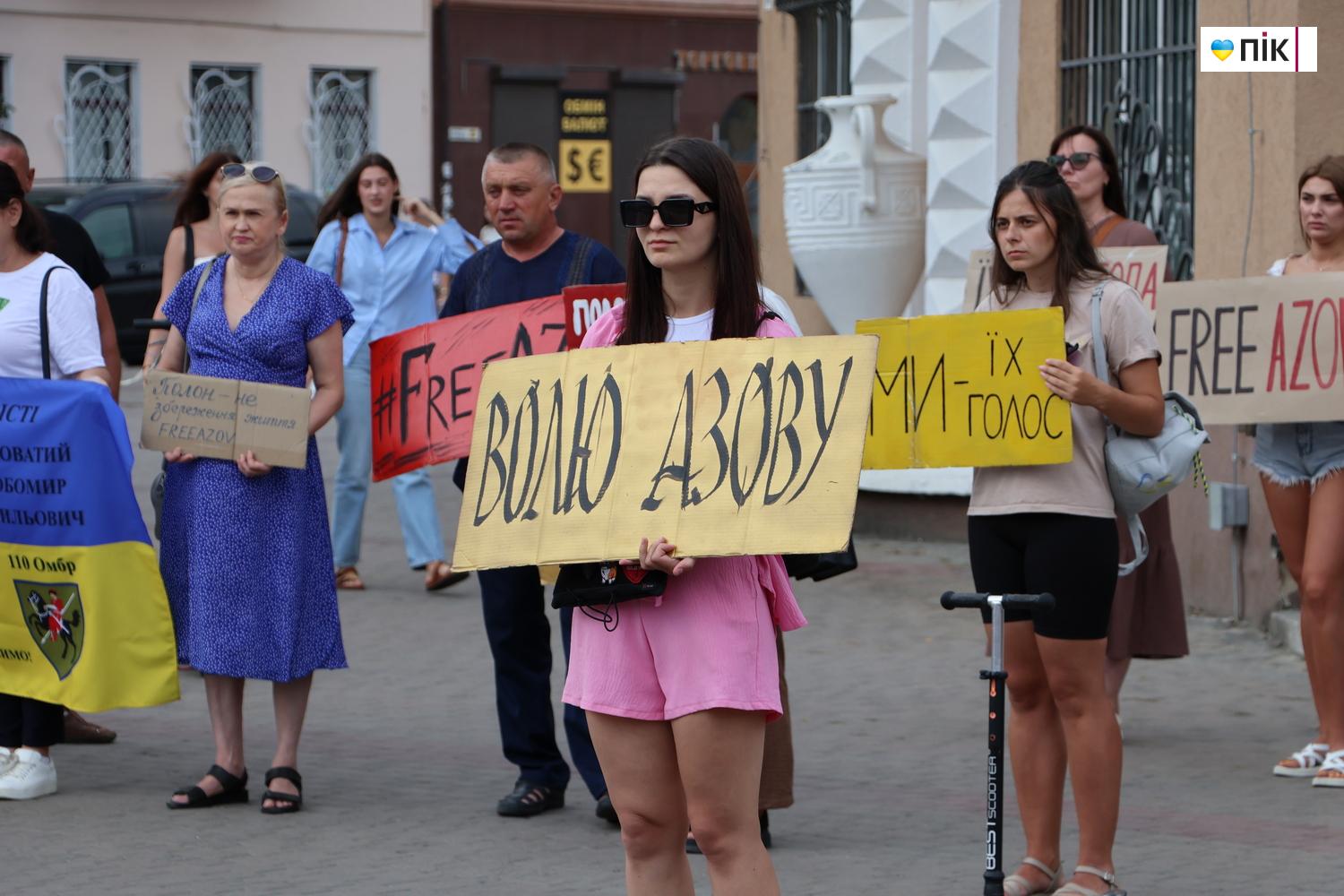 У Франківську пройшла акція на підтримку військовополонених (ФОТО) 19 IMG 9702 resize 1