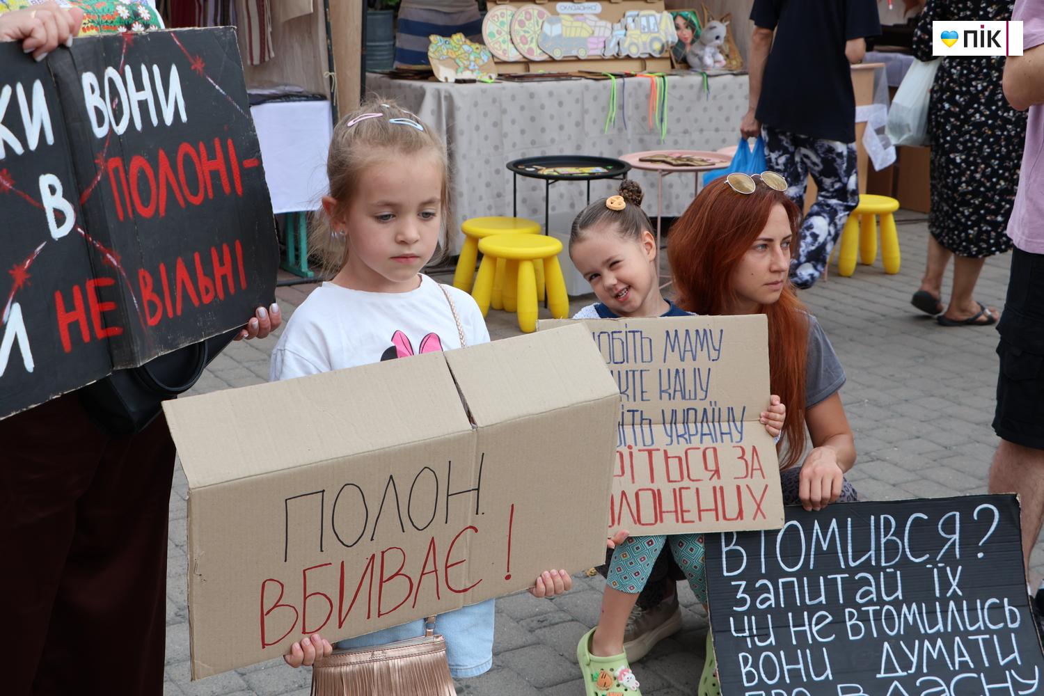 У Франківську пройшла акція на підтримку військовополонених (ФОТО) 13 IMG 9729 resize