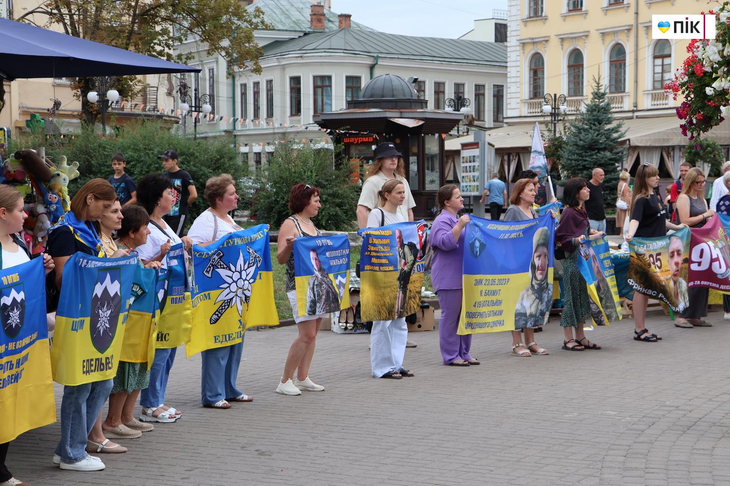 У Франківську пройшла акція на підтримку військовополонених (ФОТО) 12 IMG 9765 resize
