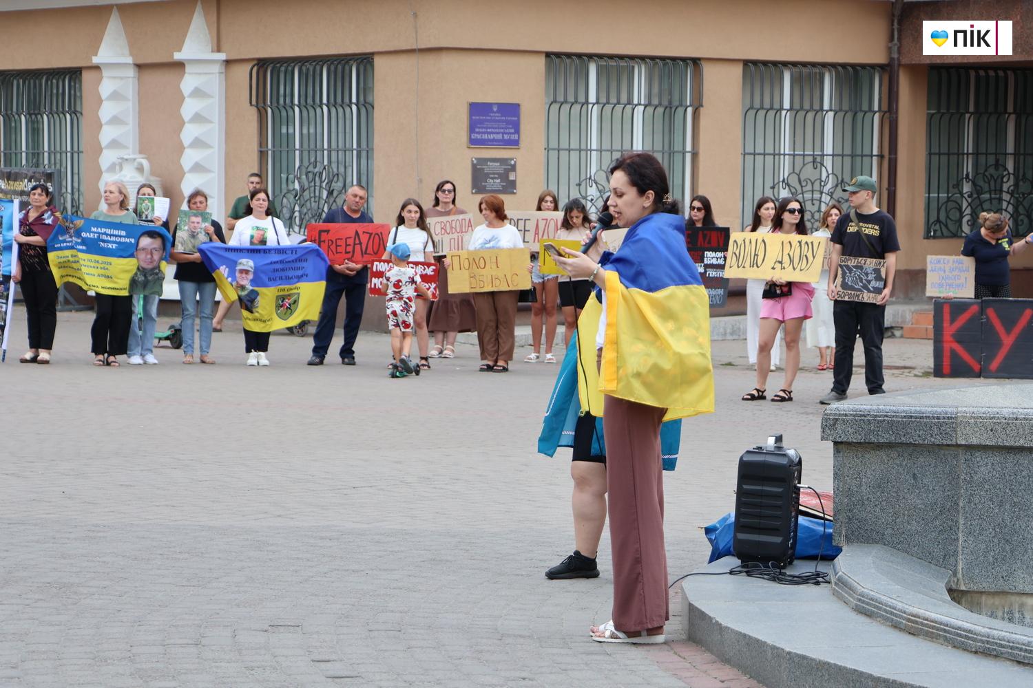 У Франківську пройшла акція на підтримку військовополонених (ФОТО) 11 IMG 9777 resize