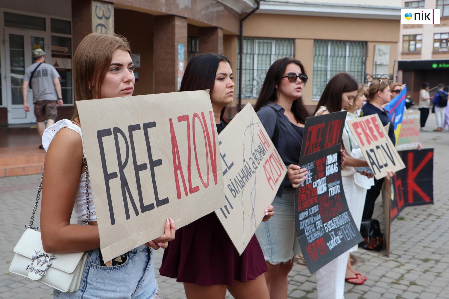 У Франківську пройшла акція на підтримку військовополонених (ФОТО) 6 IMG 9852 resize