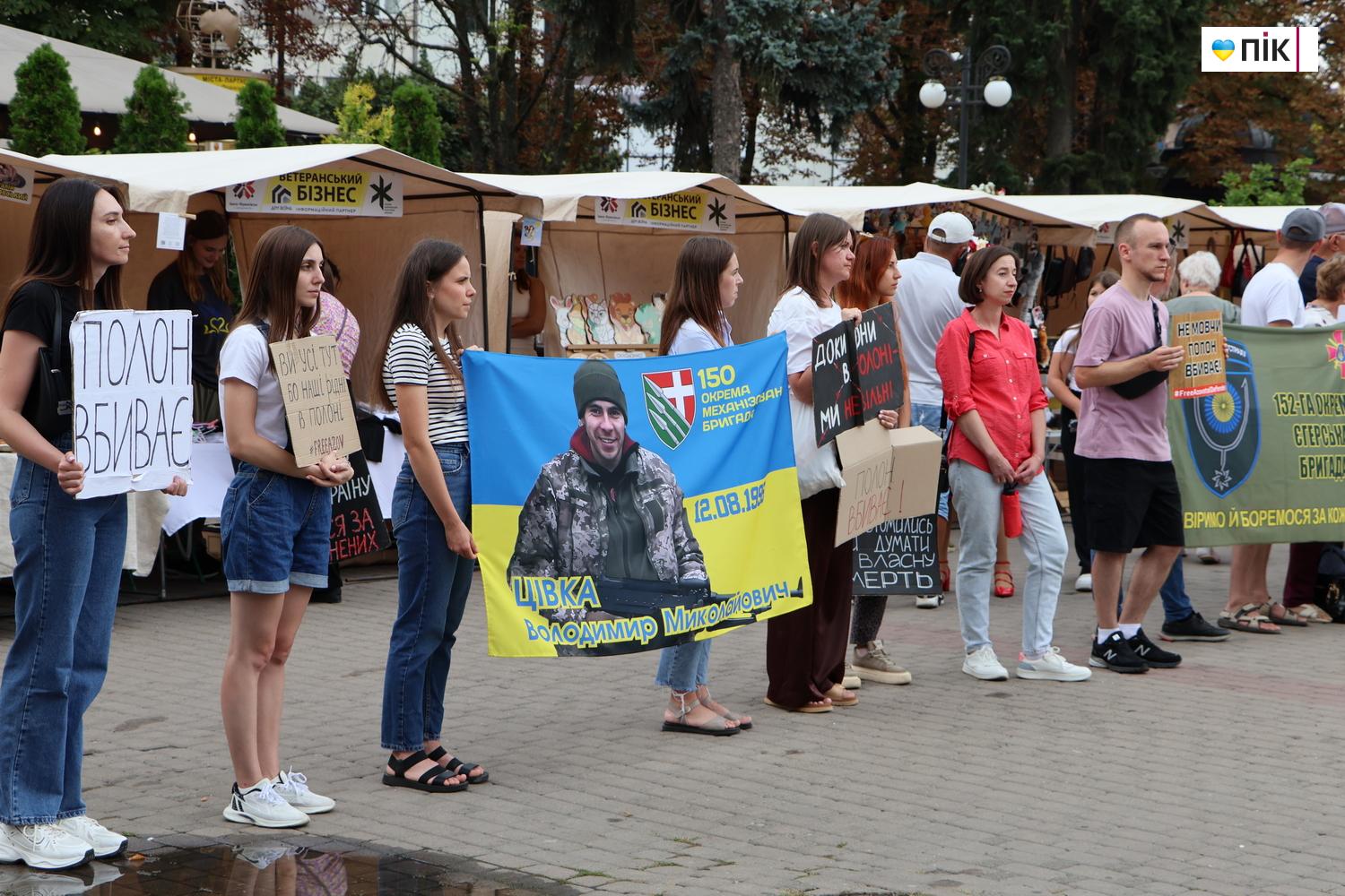 У Франківську пройшла акція на підтримку військовополонених (ФОТО) 5 IMG 9859 resize