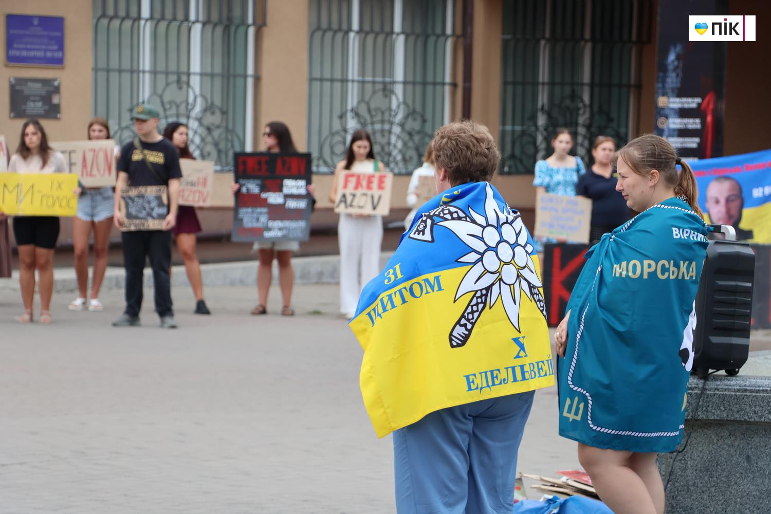У Франківську пройшла акція на підтримку військовополонених (ФОТО) 4 IMG 9884 resize