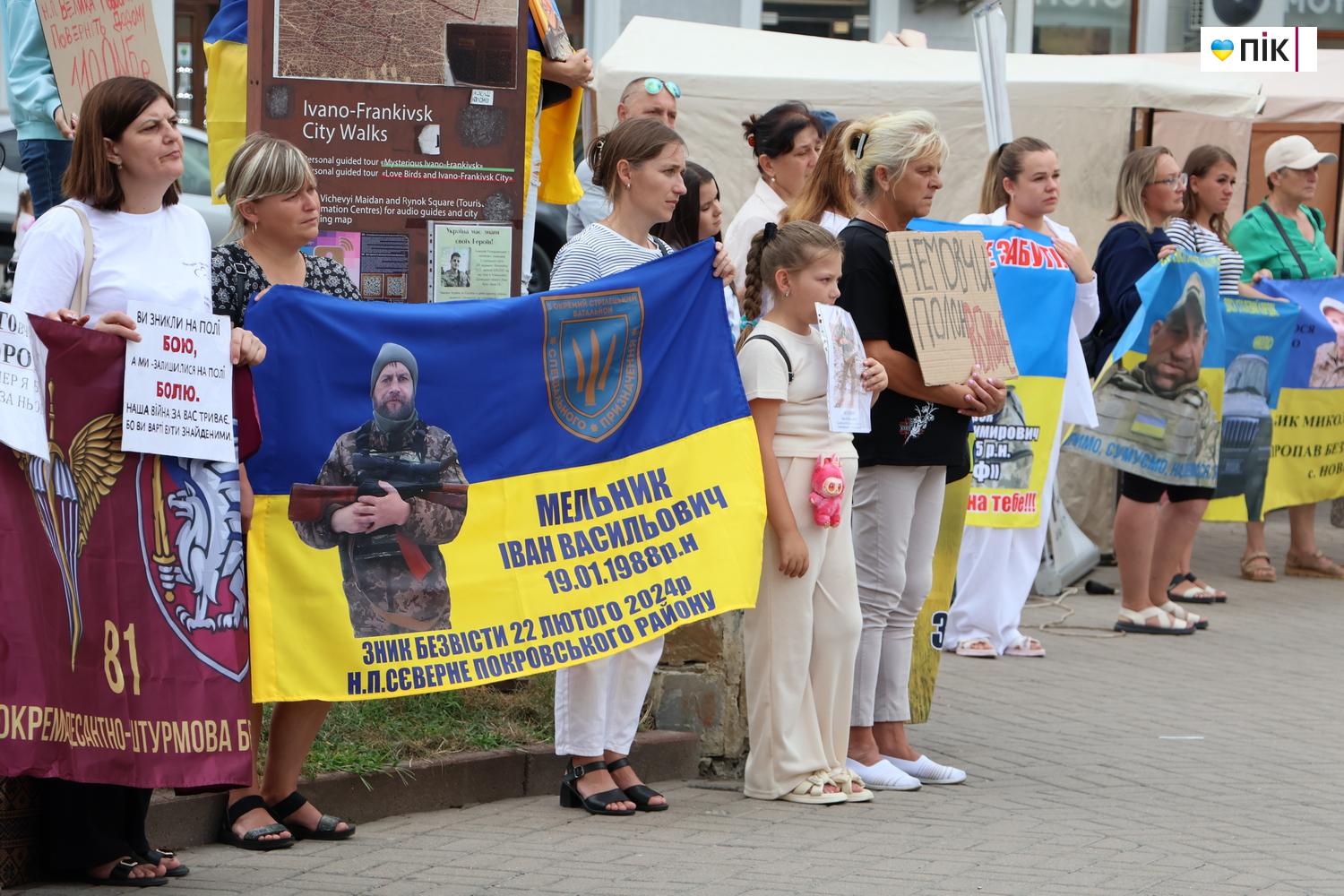 У Франківську пройшла акція на підтримку військовополонених (ФОТО) 3 IMG 9889 resize