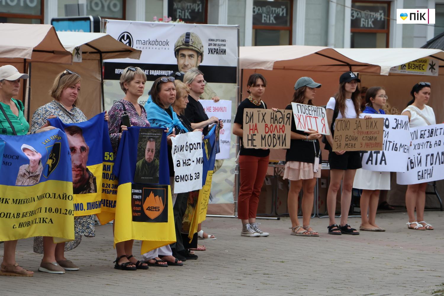 У Франківську пройшла акція на підтримку військовополонених (ФОТО) 2 IMG 9903 resize