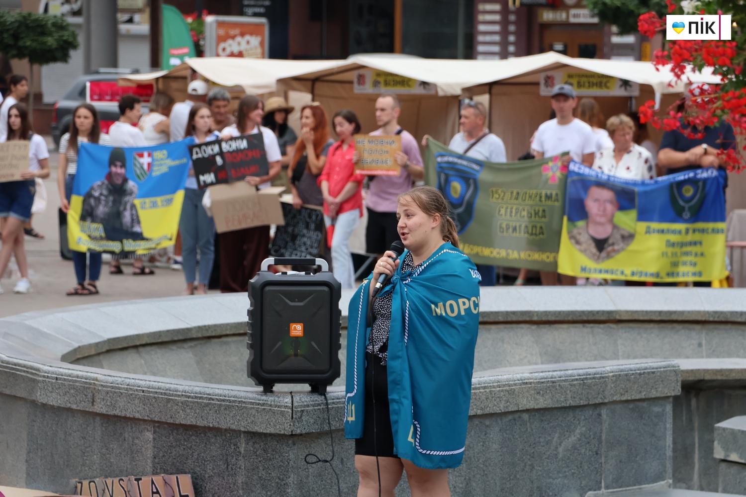 У Франківську пройшла акція на підтримку військовополонених (ФОТО) 17 IMG 9963 resize