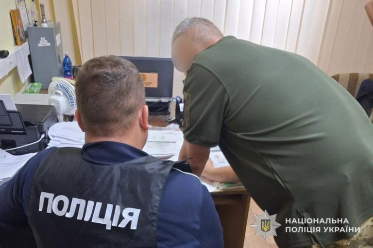 У Тернополі лікар вимагав гроші з військового за безкоштовну операцію 6 У Тернополі лікар вимагав гроші з військового за безкоштовну операцію