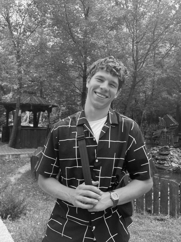 На Одещині під час гри помер 22-річний футбольний тренер (ФОТО) 11 imgonline com ua Black White PjJAw6CjnDIv7yXX