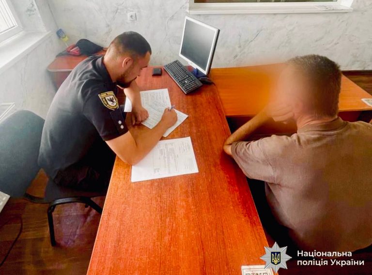 У Франківську затримали чоловіка, який показував нацистський жест під час хвилини мовчання 8 photo 2025 08 01 16 34 21