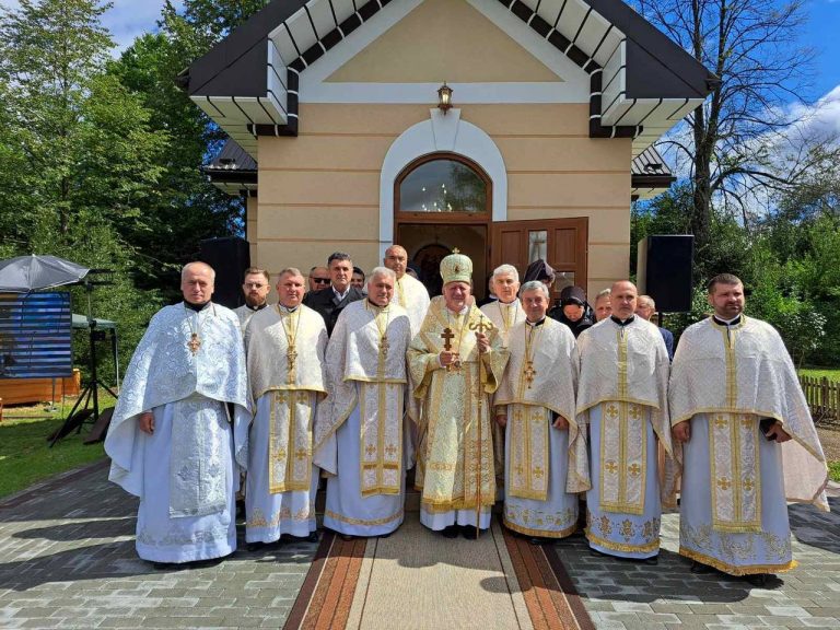 У Пшеничниках на Долинщині освятили новозбудований храм Різдва Пресвятої Богородиці (ФОТО)