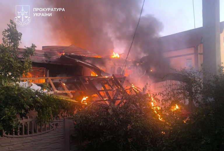 росіяни вдарили по Херсону: загинула жінка (ФОТО) 1 photo 2025 08 27 07 15 52