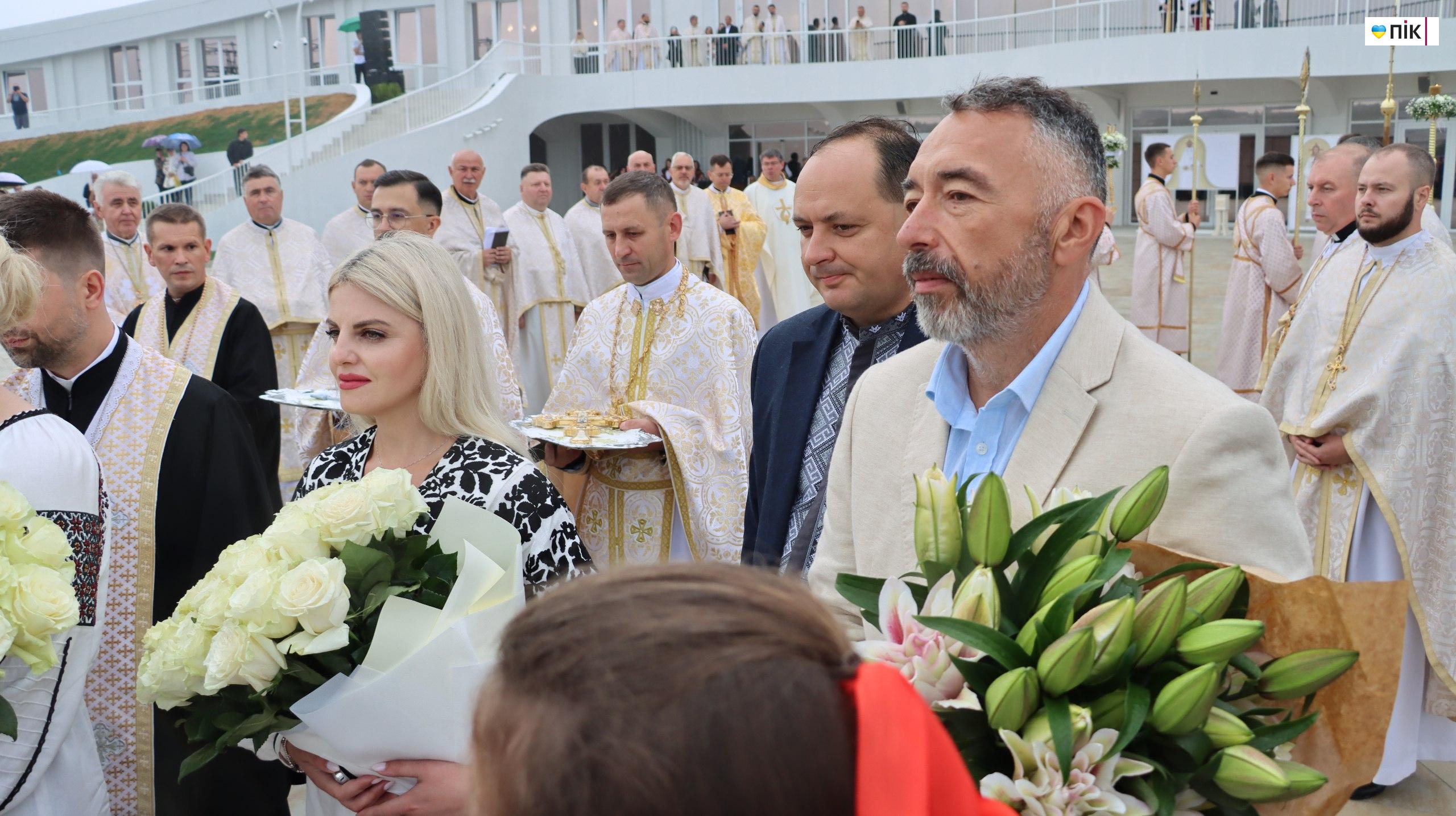 У Старуні освятили перший в Україні храм УГКЦ з підземною базилікою (ФОТОРЕПОРТАЖ) 9 photo 5280937916119515221 w