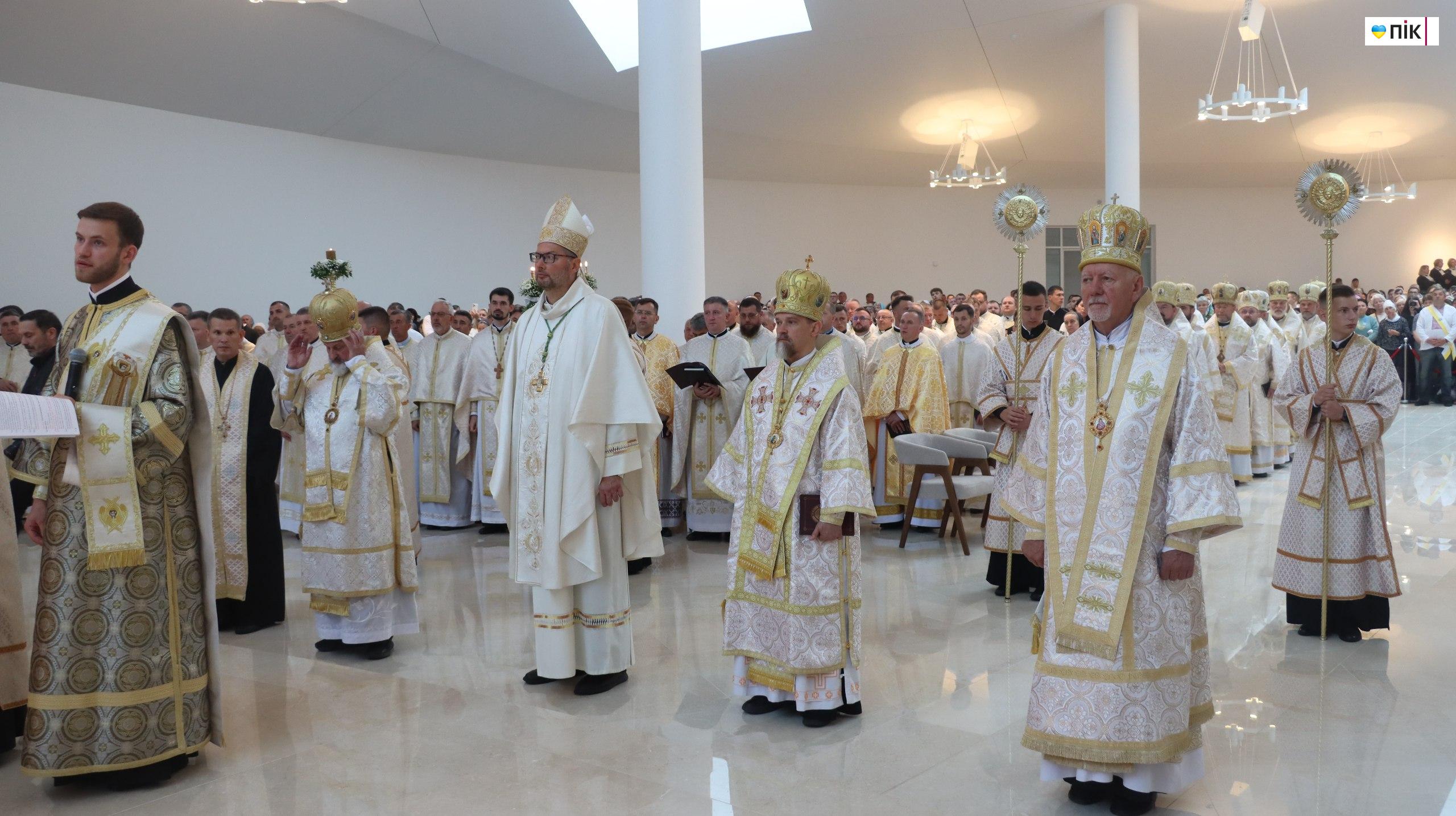У Старуні освятили перший в Україні храм УГКЦ з підземною базилікою (ФОТОРЕПОРТАЖ) 36 photo 5280937916119515233 w