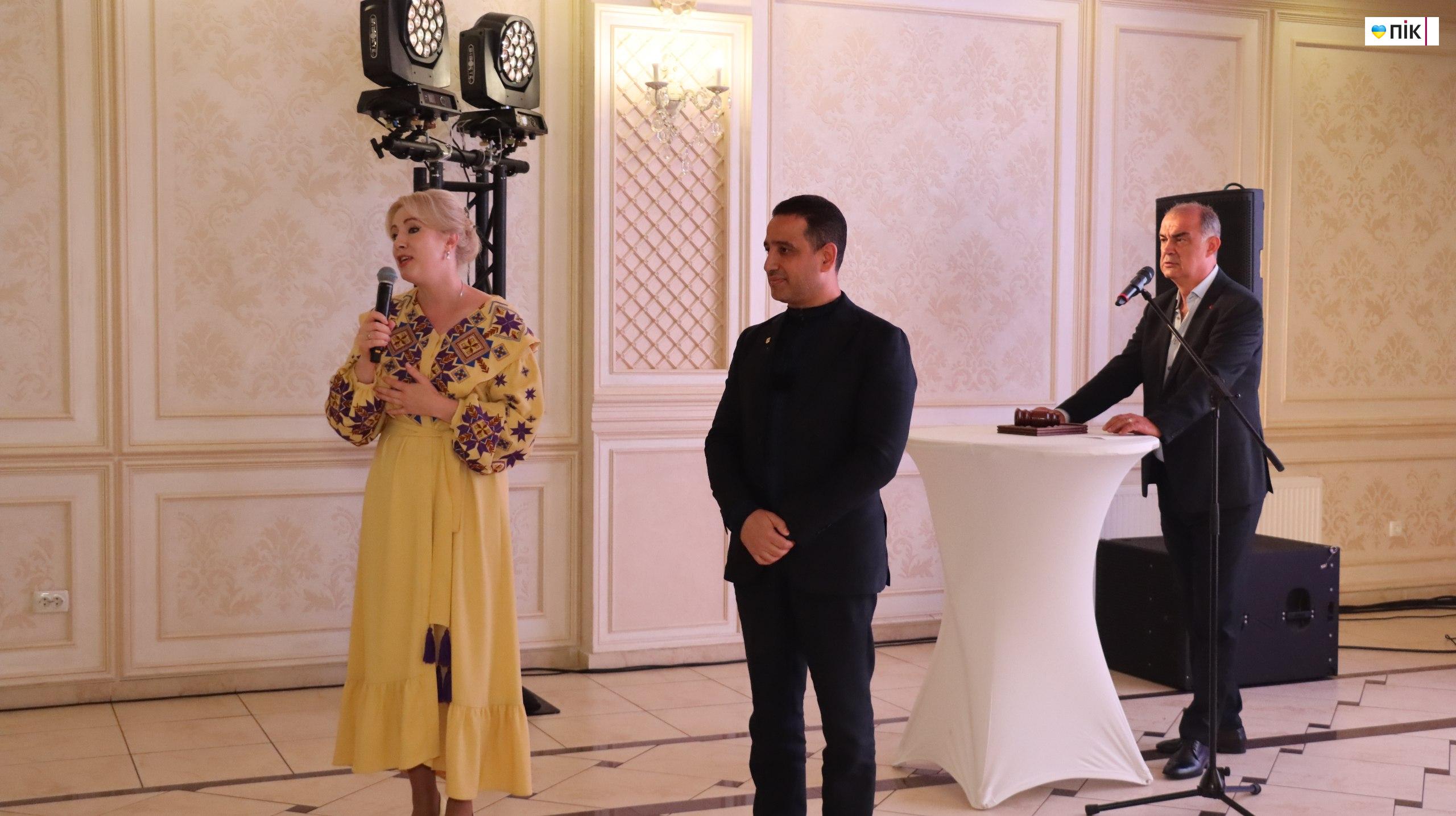 Понад 5 мільйонів зібрали на благодійному аукціоні на Івано-Франківщині (ФОТОРЕПОРТАЖ) 9 photo 5280937916119515310 w