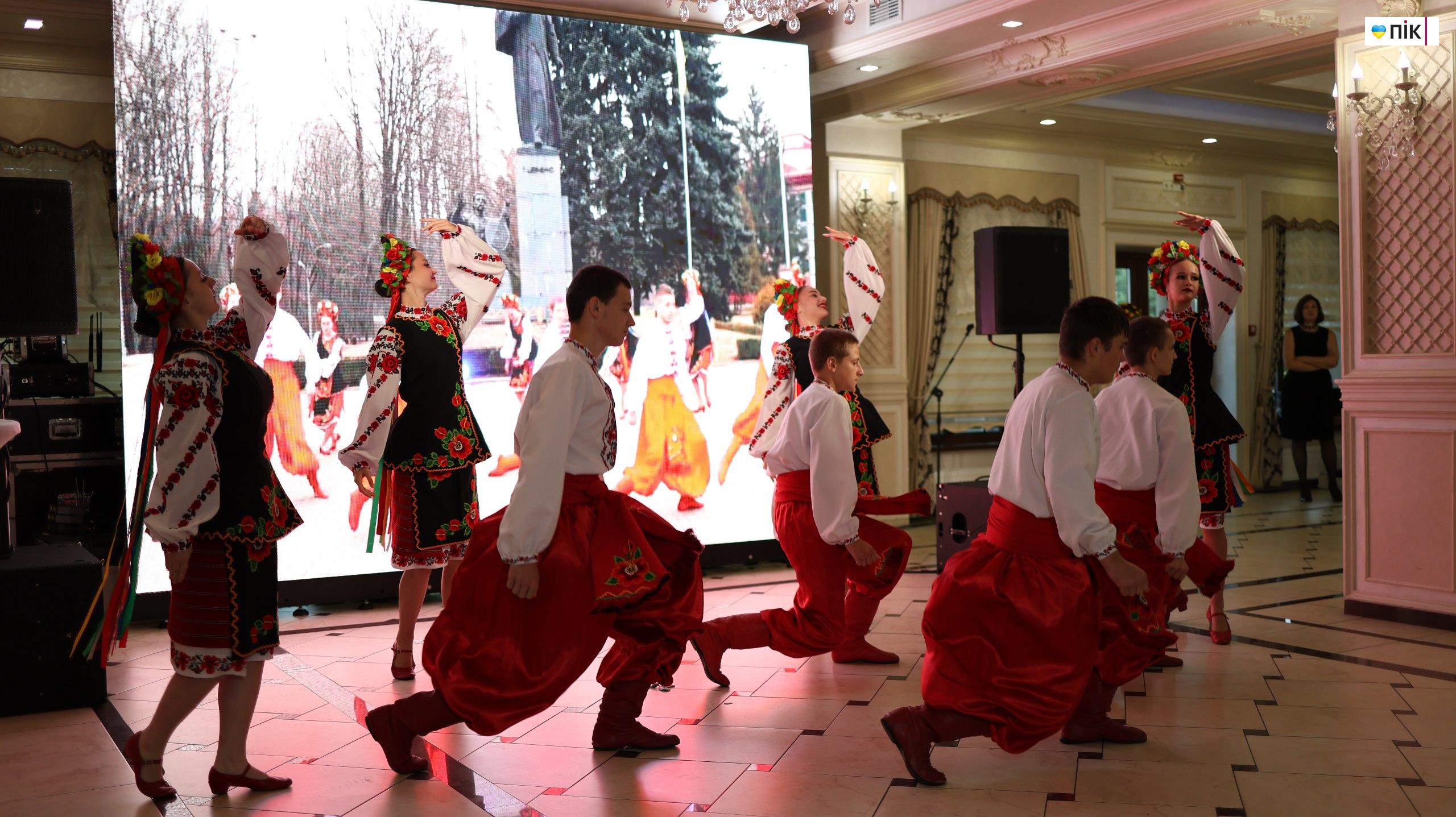 Понад 5 мільйонів зібрали на благодійному аукціоні на Івано-Франківщині (ФОТОРЕПОРТАЖ) 38 photo 5280937916119515327 w