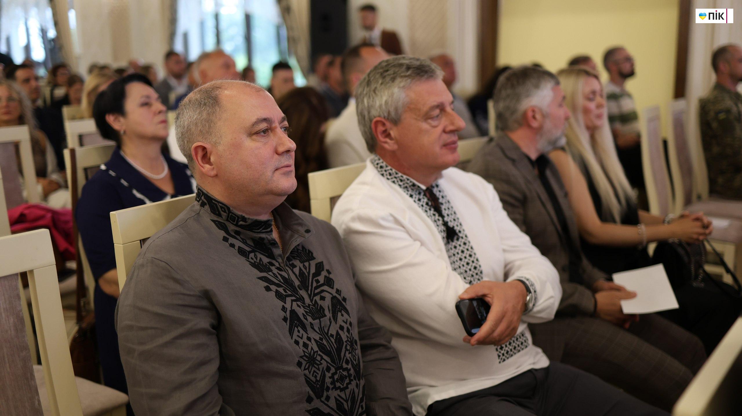 Понад 5 мільйонів зібрали на благодійному аукціоні на Івано-Франківщині (ФОТОРЕПОРТАЖ) 25 photo 5280937916119515333 w 2