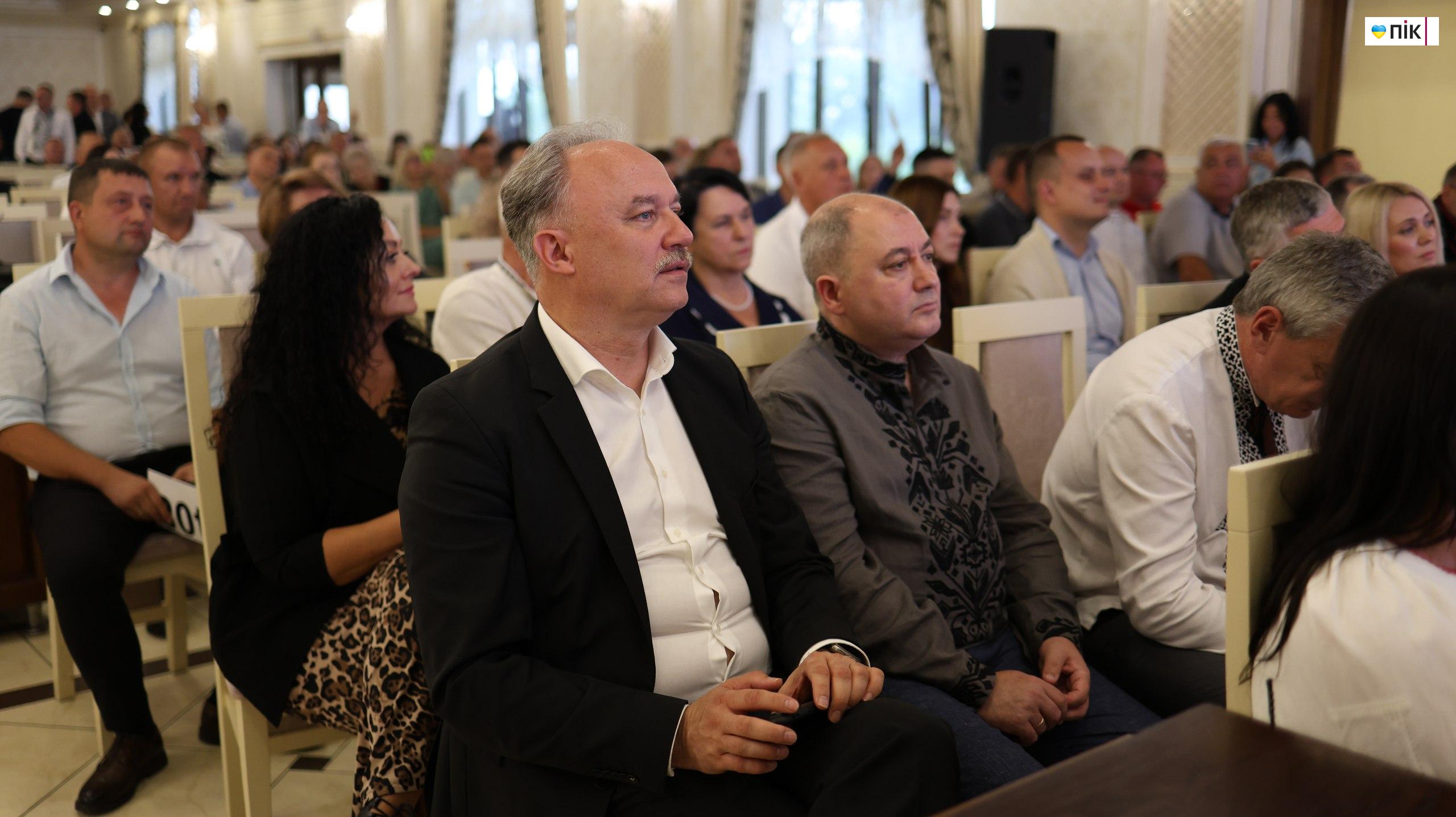 Понад 5 мільйонів зібрали на благодійному аукціоні на Івано-Франківщині (ФОТОРЕПОРТАЖ) 48 photo 5280937916119515338 w 1