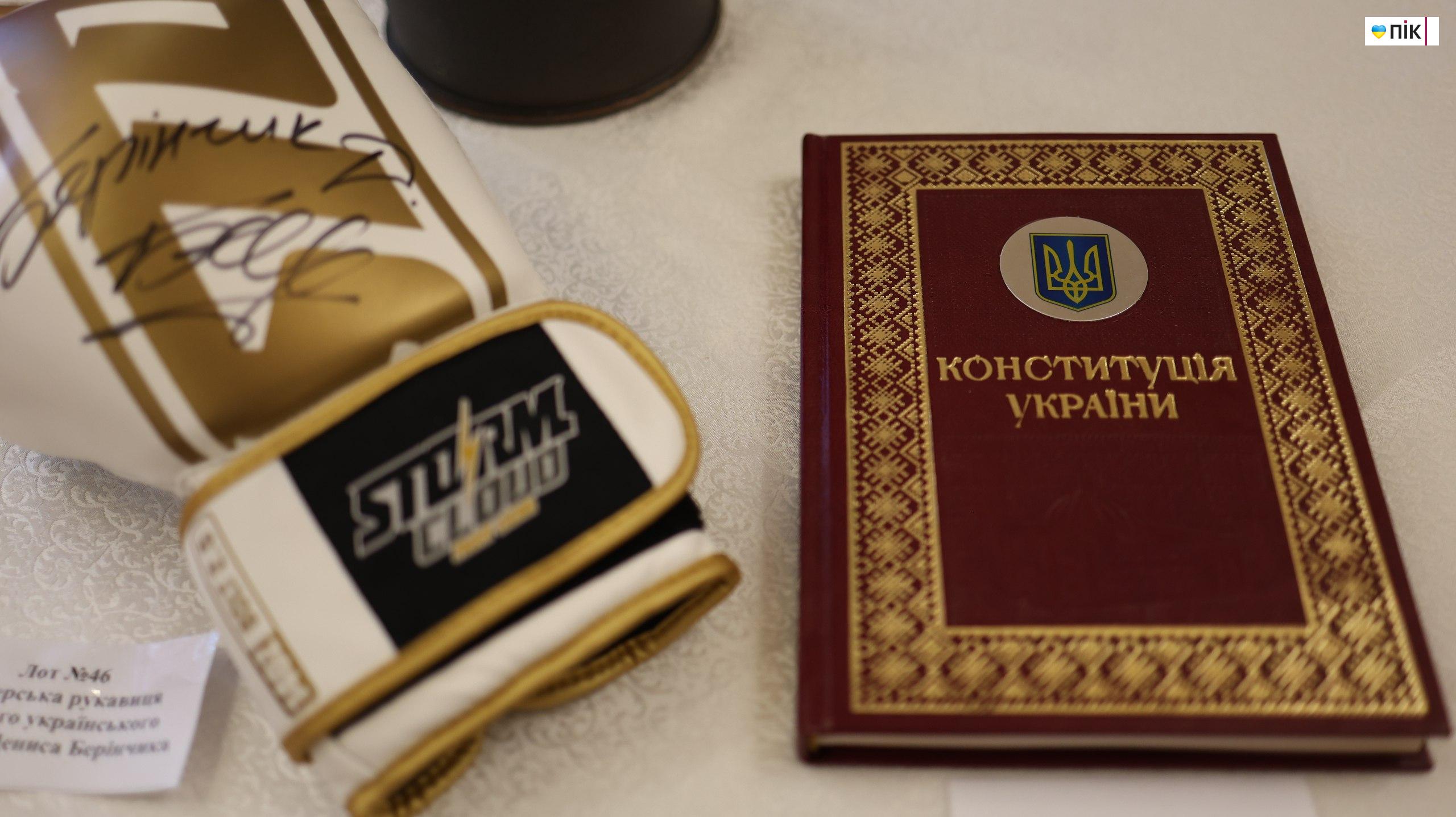 Понад 5 мільйонів зібрали на благодійному аукціоні на Івано-Франківщині (ФОТОРЕПОРТАЖ) 51 photo 5280937916119515350 w 1