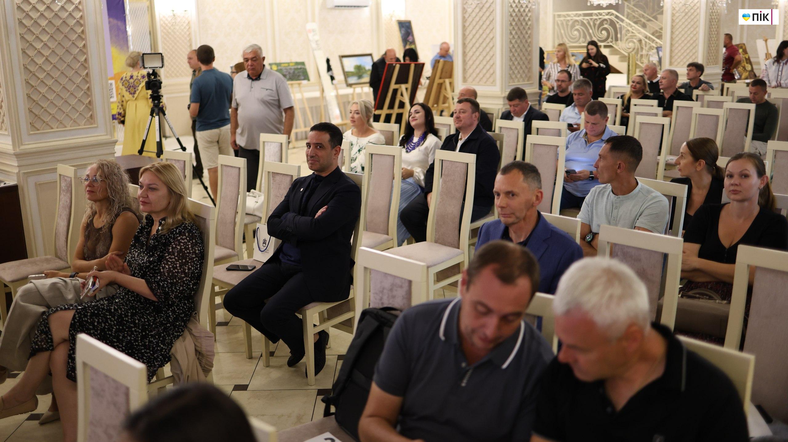 Понад 5 мільйонів зібрали на благодійному аукціоні на Івано-Франківщині (ФОТОРЕПОРТАЖ) 47 photo 5280937916119515358 w 1